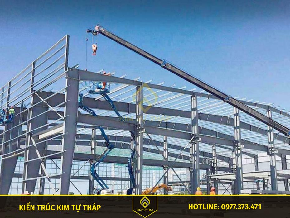 Thi công nhà xưởng tại Đồng Nai – lắp dựng khung thép tiền chế trong khu công nghiệp