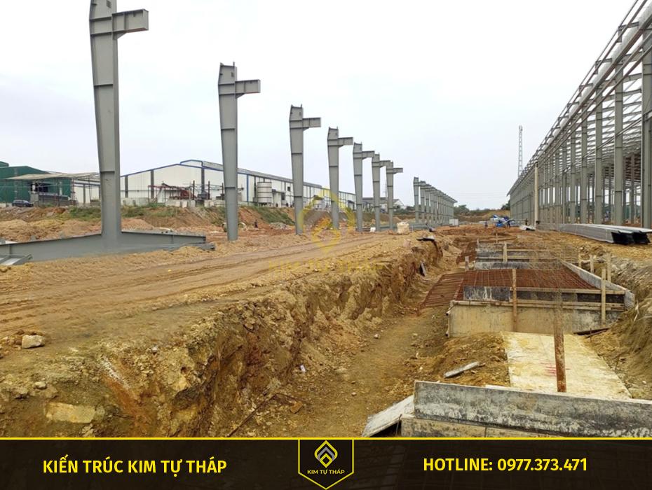 Thi công nhà xưởng tại Bà Rịa Vũng Tàu – lắp dựng khung thép mạ kẽm nhúng nóng trong khu công nghiệp ven biển