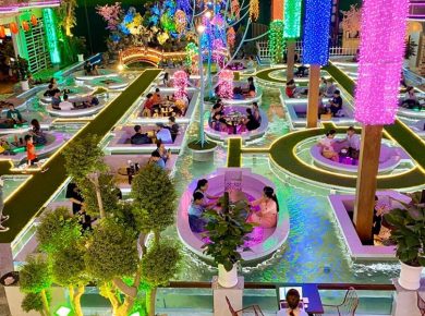 Thiết kế quán cafe cá koi thu hút nhiều khách hàng